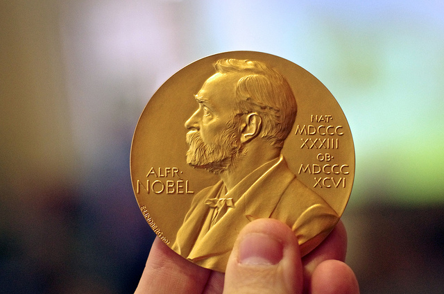 Lézerfizikai felfedezésekért hárman kapják a fizikai Nobel-díjat