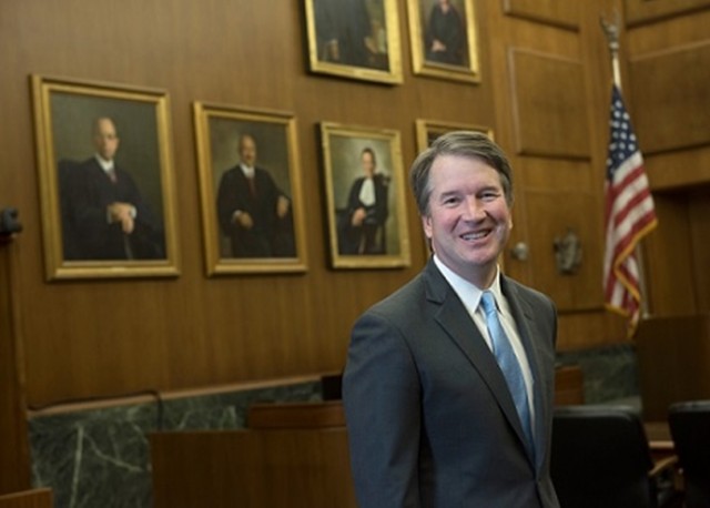 Letette a hivatali esküt Brett Kavanaugh főbíró