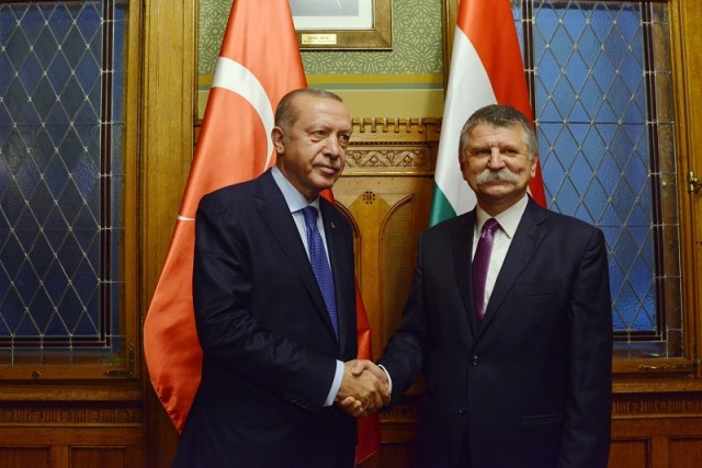 Erdogan Budapesten - Kövér László a török elnökkel tárgyalt