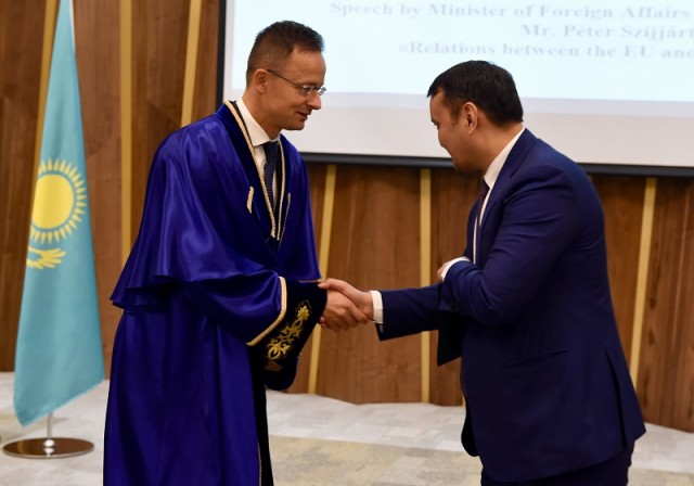 Szijjártó Péter Asztanában