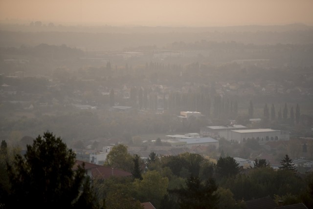 Szmogos levegő Pécs felett 2018. október 16-án. MTI Fotó: Sóki Tamás