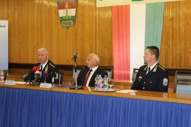 Sajtótájékoztató
