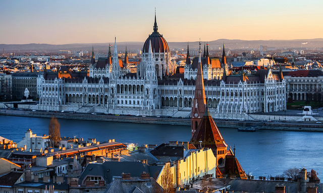 Forgalomkorlátozások lesznek szombaton Budapest belvárosában
