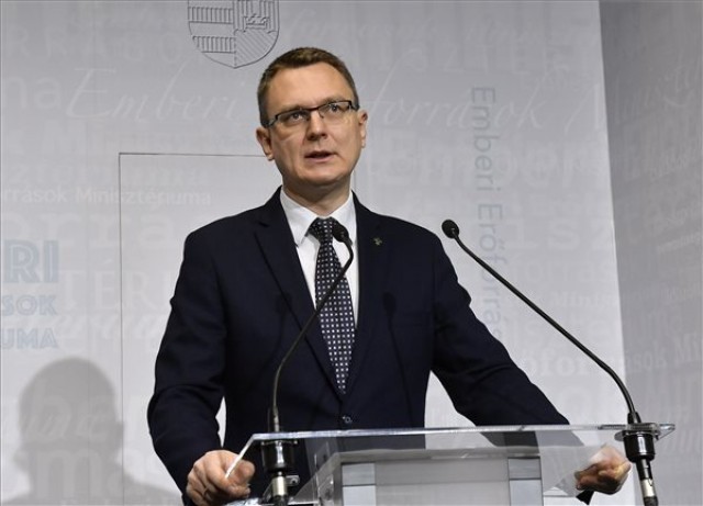 Rétvári Bence a gyod idei bevezetéséről és az ápolási díj ez évi emeléséről tartott sajtótájékoztatót