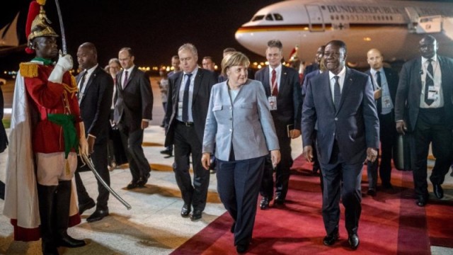 Alassane Ouattara fogadja Angela Merkelt Elefántcsontparton