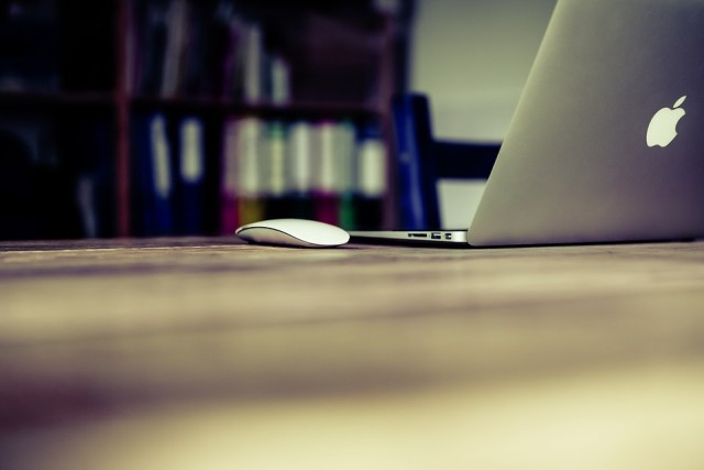 Apple laptop